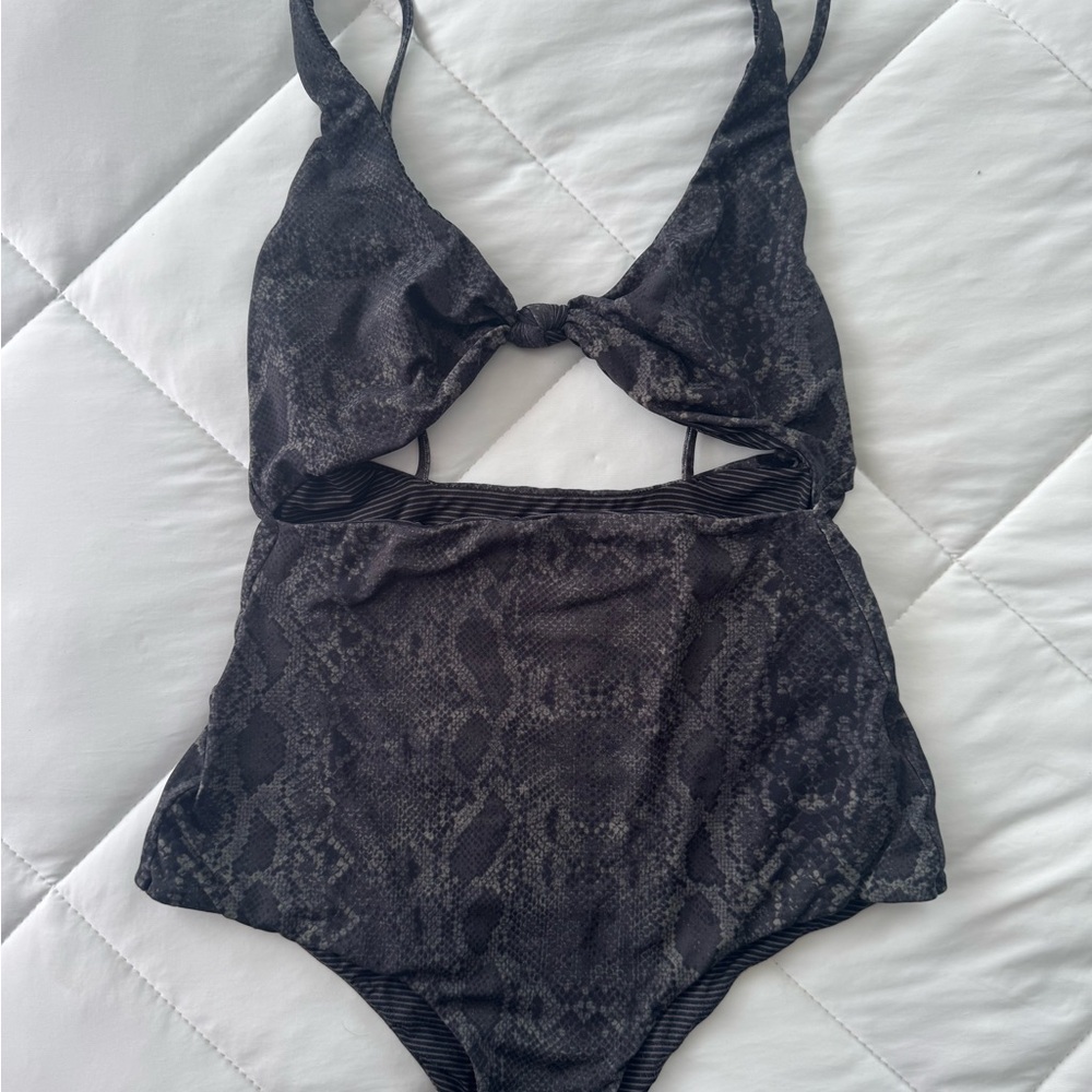 Acacia Python One Piece - image 1